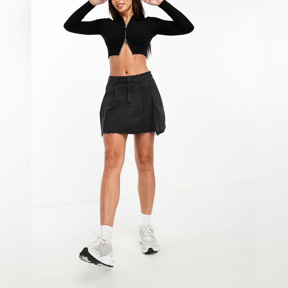 Pleated Skirt in Washed Denim Black